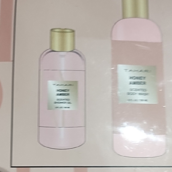 NWT Tahari Limited Edition Bath & Body Set - Pink and Gold - Picture 4 of 11